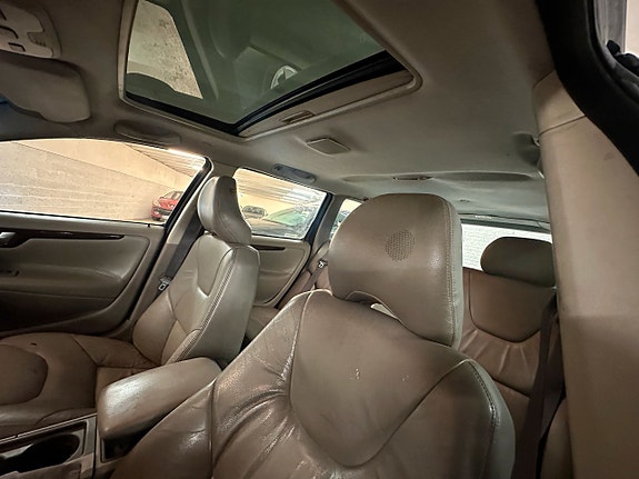 Volvo V70 10 of 16