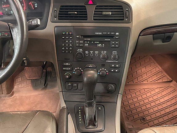 Volvo V70 14 of 16