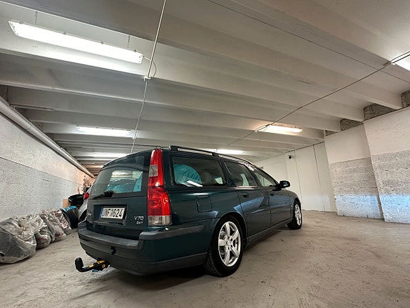 Volvo V70 4 of 16