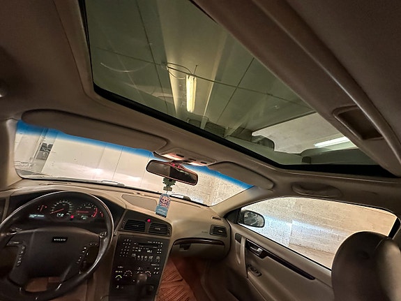 Volvo V70 13 of 16
