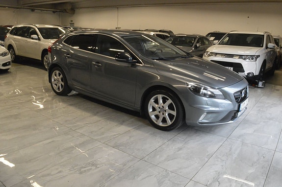 Volvo V40 2 of 25