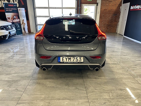 Volvo V40 16 of 23