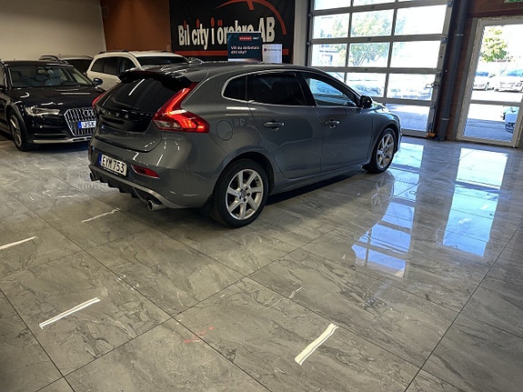 Volvo V40 4 of 23