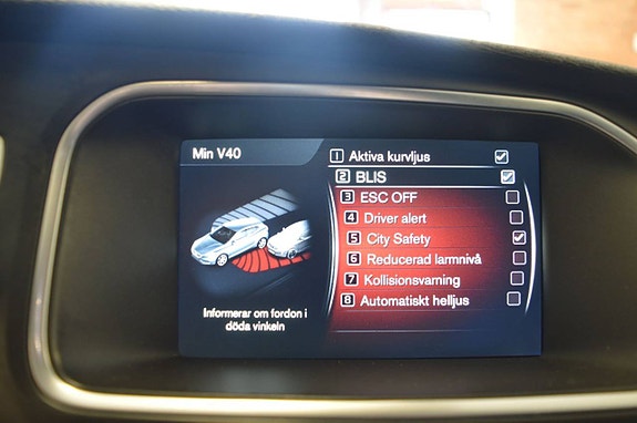 Volvo V40 17 of 25