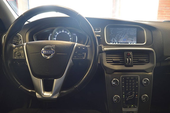 Volvo V40 19 of 25