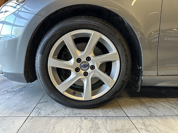 Volvo V40 7 of 23