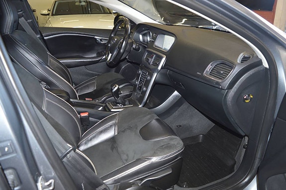 Volvo V40 21 of 25
