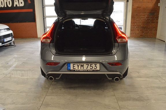 Volvo V40 11 of 25