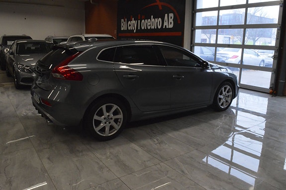 Volvo V40 5 of 25