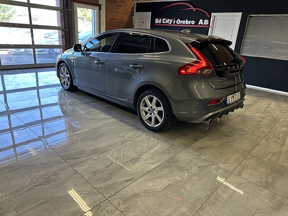 Volvo V40 5 of 23