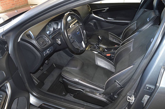 Volvo V40 20 of 25