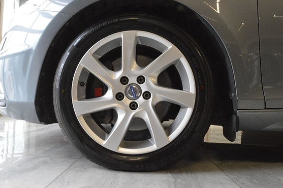 Volvo V40 7 of 25