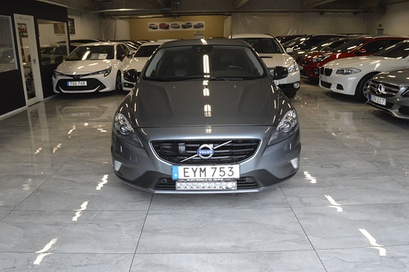 Volvo V40 8 of 25