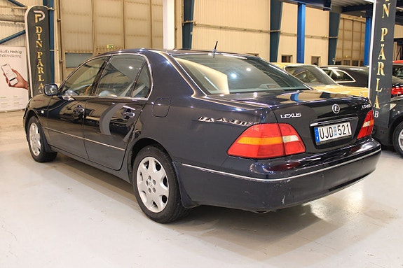 Lexus LS600h L 4 of 13