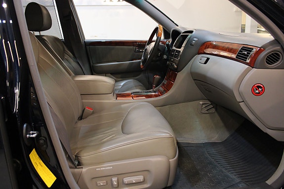 Lexus LS600h L 7 of 13
