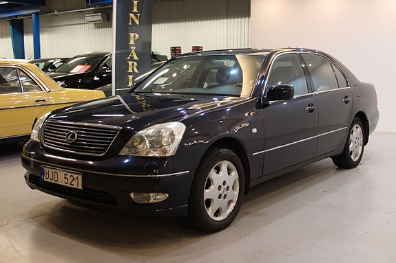 Lexus LS600h L 3 of 13