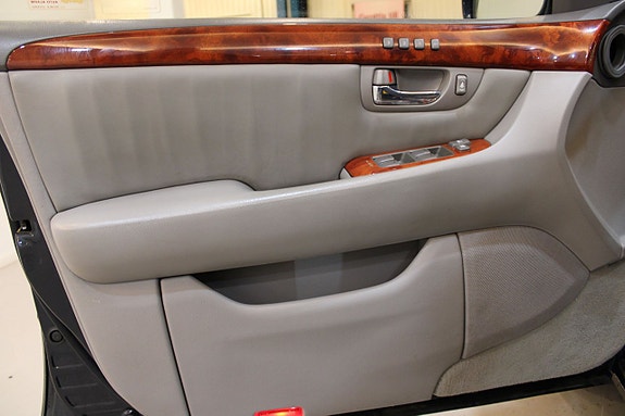 Lexus LS600h L 6 of 13
