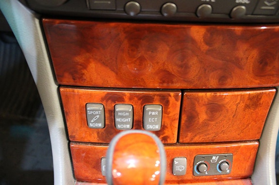Lexus LS600h L 10 of 13