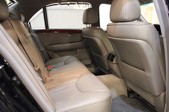 Lexus LS600h L 8 of 13