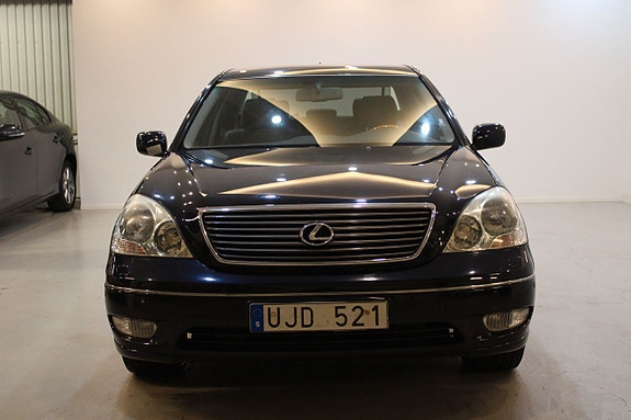 Lexus LS600h L 2 of 13