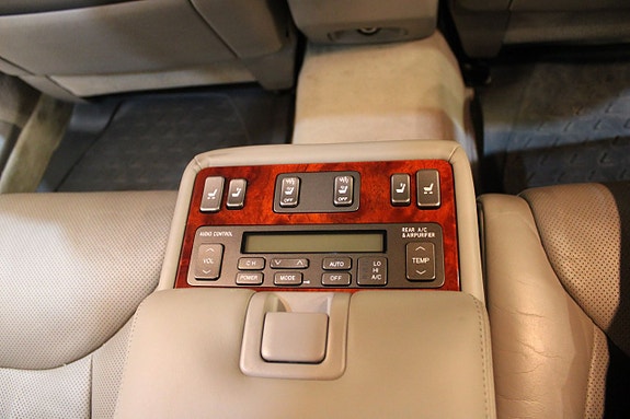Lexus LS600h L 12 of 13