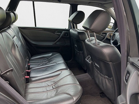 Mercedes-Benz E55 9 of 11