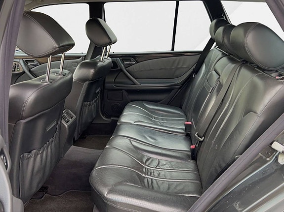 Mercedes-Benz E55 7 of 11