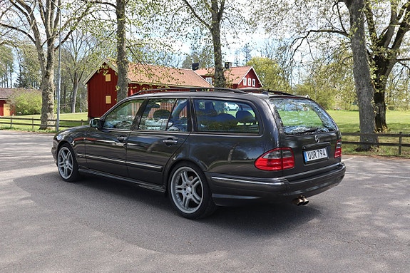 Mercedes-Benz E55 2 of 5