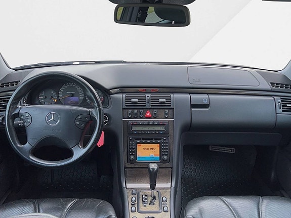 Mercedes-Benz E55 10 of 11