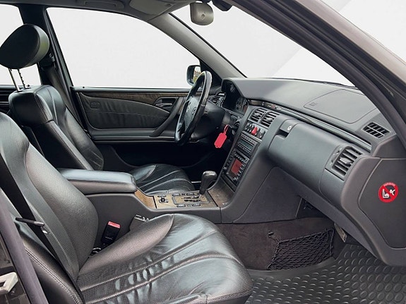 Mercedes-Benz E55 8 of 11