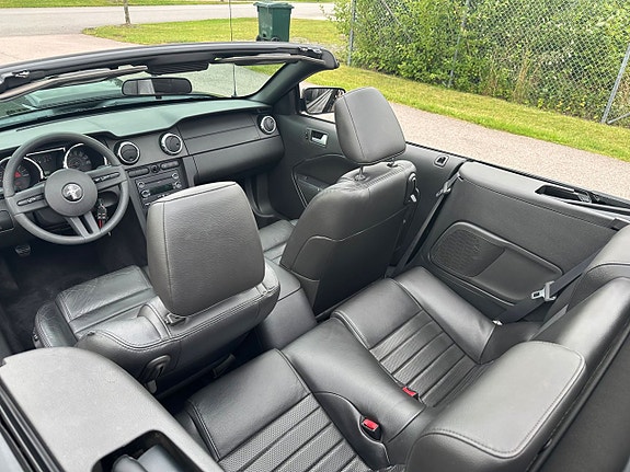 Ford Mustang 11 of 16