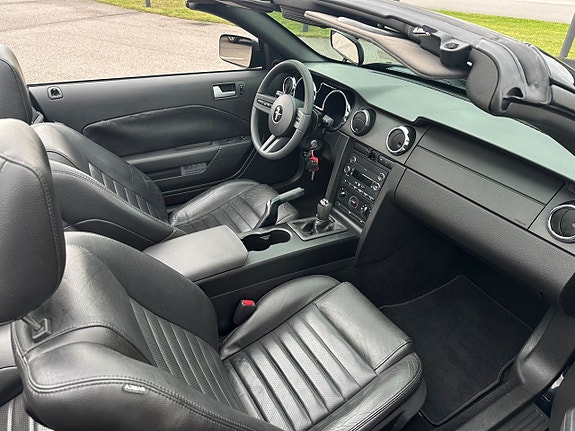 Ford Mustang 15 of 16