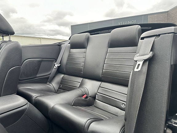 Ford Mustang 10 of 16