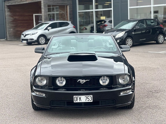 Ford Mustang 3 of 16