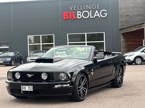 Ford Mustang 2 of 16