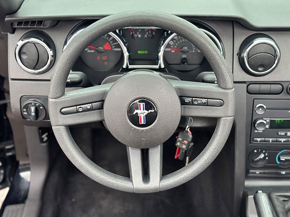 Ford Mustang 13 of 16