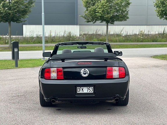 Ford Mustang 6 of 16