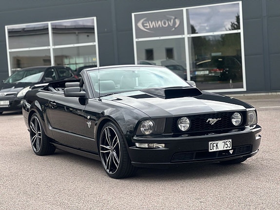 Ford Mustang 4 of 16