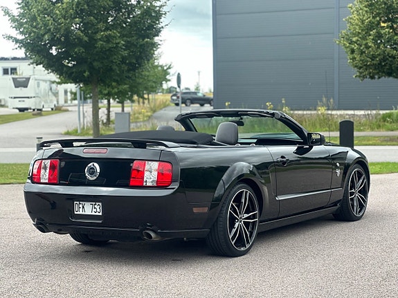 Ford Mustang 5 of 16