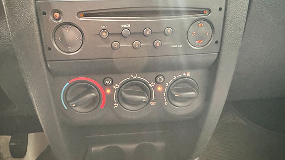 Renault Clio 11 of 22