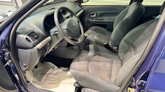 Renault Clio 8 of 22