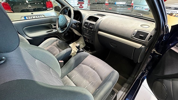 Renault Clio 16 of 22