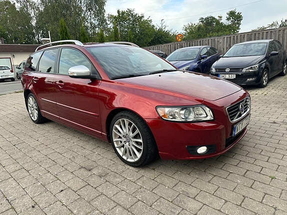 Volvo V50 2 of 5