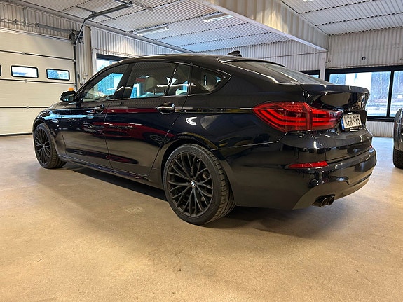 BMW 530d 4 of 5