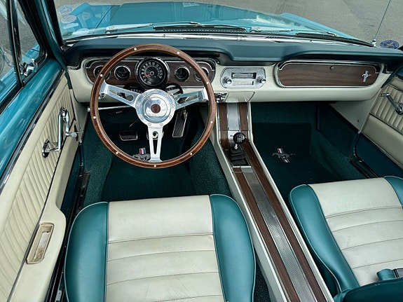 Ford Mustang 14 of 17