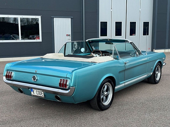 Ford Mustang 15 of 17