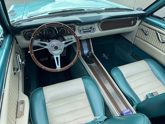 Ford Mustang 7 of 17