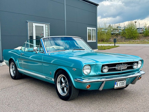 Ford Mustang 2 of 17