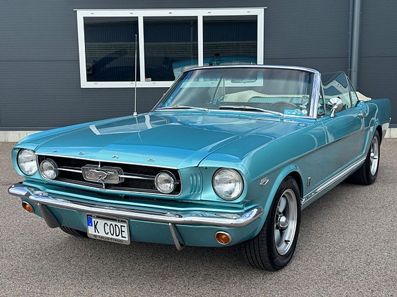 Ford Mustang 12 of 17