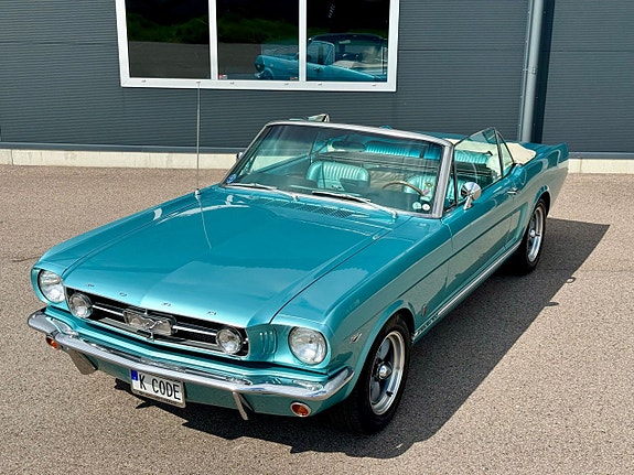 Ford Mustang 4 of 17